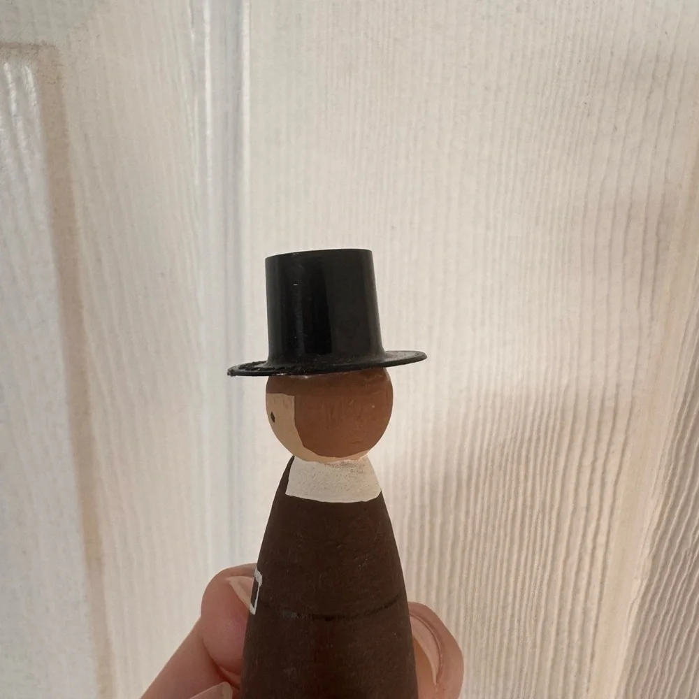 Vintage Hong Kong Wooden Peg Doll Pilgrim Man & Woman Thanksgiving Folk Art Pair